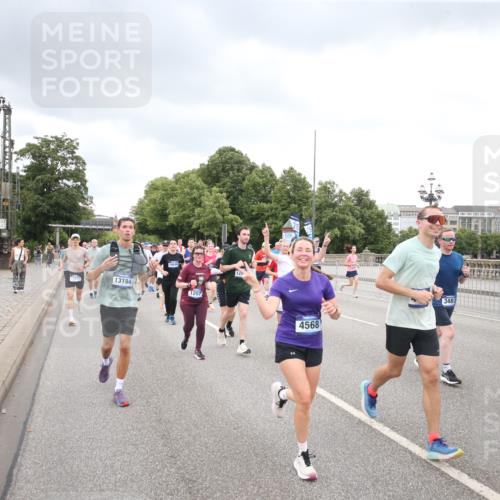 29.06.2025 - hella hamburg halbmarathon Jannik Wohlers http://msf.ph/oto/8499419 29.06.2025 10:56:40 Lombardsbrücke 1207, 2370, 2871, 2932, 3348, 3387, 3470, 3485, 3851, 4241, 4485, 4568, 4569, 4611, 4998, 5057, 5589, 5639, 6053, 6284, 6832, 6981, 7416, 7417, 7592, 7964, 8039, 8197, 8224, 8546, 8679, 9298, 9299, 9329, 9513, 9570, 10016, 10142, 10450, 10505, 10632, 11050, 11179, 11323, 11954, 12226, 12345, 12476, 12477, 12484, 12535, 12828, 12829, 12832, 13194, 13273, 13276, 13490, 13513, 13671, 13878, 13986, 14146, 14148, 14414, 15499, 15630 meine-sportfotos.de