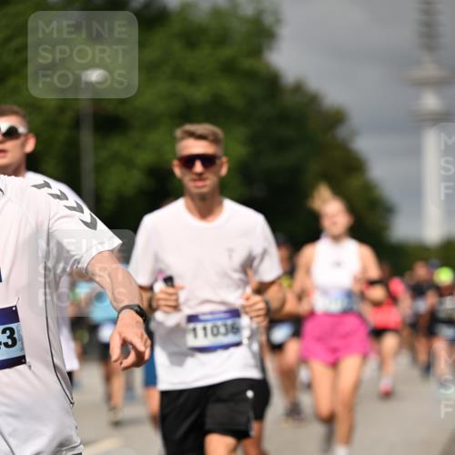 29.06.2025 - hella hamburg halbmarathon Dr. Thomas Lammeyer http://msf.ph/oto/8499421 29.06.2025 10:24:08 Kennedybrücke 1110, 1115, 1145, 2357, 3278, 3631, 3678, 4539, 4562, 4570, 4614, 4737, 4739, 4979, 5035, 5123, 5251, 5556, 5834, 5849, 5878, 6444, 6796, 6797, 6872, 6874, 6939, 7137, 7647, 7744, 7917, 8387, 9196, 9735, 10349, 10550, 10622, 11028, 11036, 11247 meine-sportfotos.de
