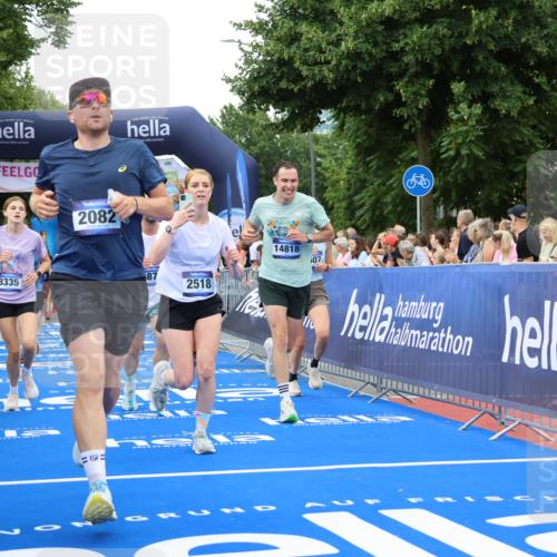 29.06.2025 - hella hamburg halbmarathon Strokosch-Dieckow http://msf.ph/oto/8499437 29.06.2025 10:53:44 Ziel 1422, 1706, 1870, 2058, 2082, 2518, 2630, 3819, 5399, 5607, 6260, 6877, 7177, 8285, 8335, 9922, 10529, 10891, 10895, 11588, 11589, 11604, 12413, 12632, 13865, 14026, 14702, 14818, 15061, 15441, 15502, 16092, 16538, 17482, 17740, 18143, 18249, 18418, 18487, 18514, 18715, 18759, 18915, 19177 meine-sportfotos.de