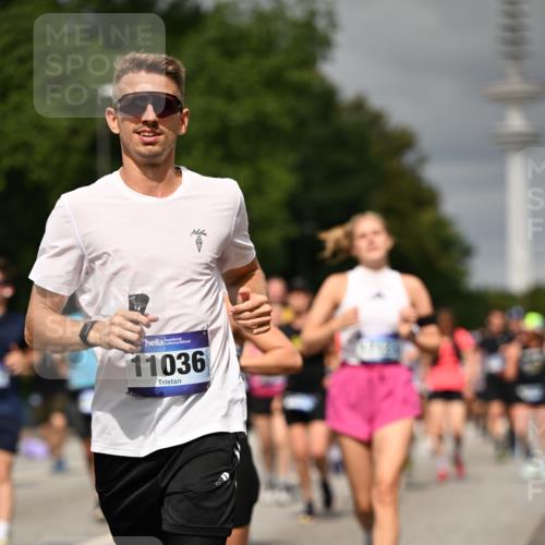 29.06.2025 - hella hamburg halbmarathon Dr. Thomas Lammeyer http://msf.ph/oto/8499452 29.06.2025 10:24:09 Kennedybrücke 1110, 1115, 1145, 2357, 3278, 3631, 3678, 4539, 4562, 4570, 4585, 4614, 4737, 4739, 4979, 5035, 5123, 5251, 5556, 5834, 5849, 5878, 6444, 6796, 6797, 6872, 6874, 7137, 7647, 7744, 7917, 8387, 9196, 9735, 10349, 10550, 10622, 11028, 11036, 11434 meine-sportfotos.de