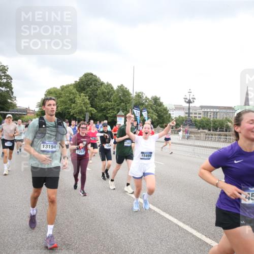 29.06.2025 - hella hamburg halbmarathon Jannik Wohlers http://msf.ph/oto/8499453 29.06.2025 10:56:41 Lombardsbrücke 1207, 2370, 2871, 2932, 3387, 3470, 3485, 3851, 4241, 4485, 4568, 4569, 4611, 4998, 5057, 5639, 6053, 6284, 6832, 6981, 7416, 7417, 7592, 7787, 7964, 8039, 8197, 8224, 8546, 8679, 9298, 9299, 9329, 9513, 9570, 9670, 10016, 10142, 10450, 10505, 10632, 11050, 11179, 11323, 11954, 12226, 12345, 12476, 12477, 12484, 12535, 12828, 12829, 12832, 12984, 13194, 13273, 13276, 13490, 13513, 13671, 13878, 13986, 14146, 14148, 14414, 15499, 15630 meine-sportfotos.de