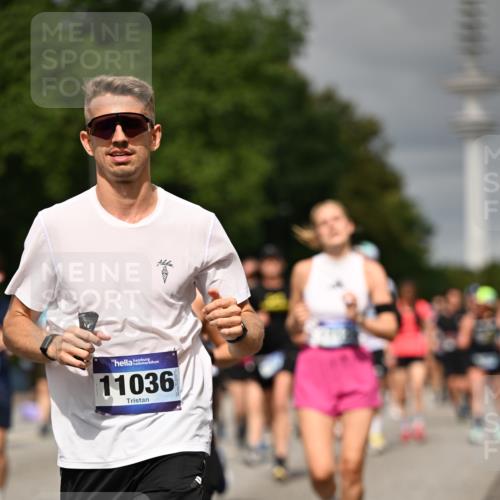 29.06.2025 - hella hamburg halbmarathon Dr. Thomas Lammeyer http://msf.ph/oto/8499458 29.06.2025 10:24:09 Kennedybrücke 1110, 1115, 1145, 2357, 3278, 3631, 3678, 4539, 4562, 4570, 4585, 4614, 4737, 4739, 4979, 5035, 5123, 5251, 5556, 5834, 5849, 5878, 6444, 6796, 6797, 6872, 6874, 7137, 7647, 7744, 7917, 8387, 9196, 9735, 10349, 10550, 10622, 11028, 11036, 11434 meine-sportfotos.de