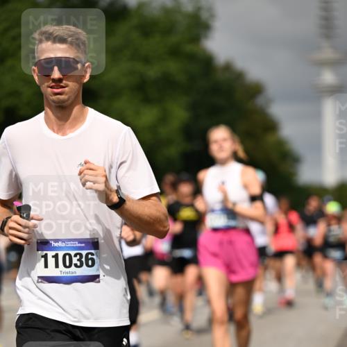 29.06.2025 - hella hamburg halbmarathon Dr. Thomas Lammeyer http://msf.ph/oto/8499464 29.06.2025 10:24:09 Kennedybrücke 1110, 1115, 1145, 2357, 3278, 3631, 3678, 4539, 4562, 4570, 4585, 4614, 4737, 4739, 4979, 5035, 5123, 5251, 5556, 5834, 5849, 5878, 6444, 6796, 6797, 6872, 6874, 7137, 7647, 7744, 7917, 8387, 9196, 9735, 10349, 10550, 10622, 11028, 11036, 11434 meine-sportfotos.de