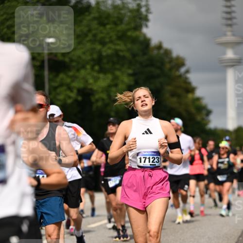 29.06.2025 - hella hamburg halbmarathon Dr. Thomas Lammeyer http://msf.ph/oto/8499476 29.06.2025 10:24:10 Kennedybrücke 1110, 1115, 1145, 2357, 3278, 3631, 3678, 4539, 4562, 4570, 4585, 4614, 4737, 4739, 4979, 5035, 5123, 5251, 5556, 5834, 5849, 5878, 6444, 6796, 6797, 6872, 6874, 7137, 7647, 7744, 7917, 8387, 9136, 9196, 9735, 10349, 10550, 10622, 11028, 11036, 11434 meine-sportfotos.de