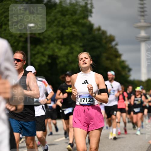 29.06.2025 - hella hamburg halbmarathon Dr. Thomas Lammeyer http://msf.ph/oto/8499479 29.06.2025 10:24:10 Kennedybrücke 1110, 1115, 1145, 2357, 3278, 3631, 3678, 4539, 4562, 4570, 4585, 4614, 4737, 4739, 4979, 5035, 5123, 5251, 5556, 5834, 5849, 5878, 6444, 6796, 6797, 6872, 6874, 7137, 7647, 7744, 7917, 8387, 9136, 9196, 9735, 10349, 10550, 10622, 11028, 11036, 11434 meine-sportfotos.de