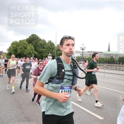 29.06.2025 - hella hamburg halbmarathon Jannik Wohlers http://msf.ph/oto/8499480 29.06.2025 10:56:41 Lombardsbrücke 1207, 2370, 2871, 2932, 3387, 3470, 3485, 3851, 4241, 4485, 4568, 4569, 4611, 4998, 5057, 5639, 6053, 6284, 6832, 6981, 7416, 7417, 7592, 7787, 7964, 8039, 8197, 8224, 8546, 8679, 9298, 9299, 9329, 9513, 9570, 9670, 10016, 10142, 10450, 10505, 10632, 11050, 11179, 11323, 11954, 12226, 12345, 12476, 12477, 12484, 12535, 12828, 12829, 12832, 12984, 13194, 13273, 13276, 13490, 13513, 13671, 13878, 13986, 14146, 14148, 14414, 15499, 15630 meine-sportfotos.de