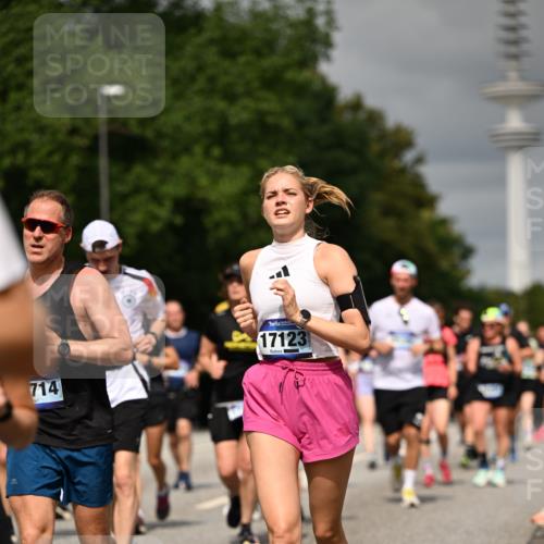 29.06.2025 - hella hamburg halbmarathon Dr. Thomas Lammeyer http://msf.ph/oto/8499485 29.06.2025 10:24:10 Kennedybrücke 1110, 1115, 1145, 2357, 3278, 3631, 3678, 4539, 4562, 4570, 4585, 4614, 4737, 4739, 4979, 5035, 5123, 5251, 5556, 5834, 5849, 5878, 6444, 6796, 6797, 6872, 6874, 7137, 7647, 7744, 7917, 8387, 9136, 9196, 9735, 10349, 10550, 10622, 11028, 11036, 11434 meine-sportfotos.de