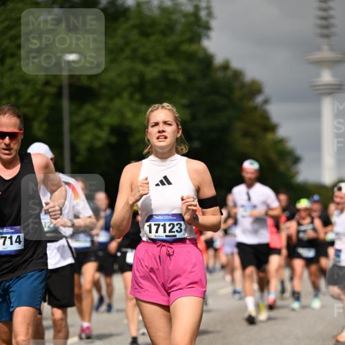 29.06.2025 - hella hamburg halbmarathon Dr. Thomas Lammeyer http://msf.ph/oto/8499495 29.06.2025 10:24:10 Kennedybrücke 1110, 1115, 1145, 2357, 3278, 3631, 3678, 4539, 4562, 4570, 4585, 4614, 4737, 4739, 4979, 5035, 5123, 5251, 5556, 5834, 5849, 5878, 6444, 6796, 6797, 6872, 6874, 7137, 7647, 7744, 7917, 8387, 9136, 9196, 9735, 10349, 10550, 10622, 11028, 11036, 11434 meine-sportfotos.de