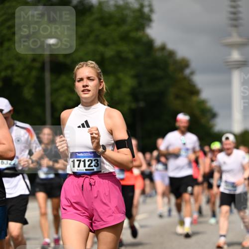 29.06.2025 - hella hamburg halbmarathon Dr. Thomas Lammeyer http://msf.ph/oto/8499497 29.06.2025 10:24:11 Kennedybrücke 1110, 1115, 1145, 2357, 3278, 3631, 3678, 4539, 4562, 4570, 4585, 4614, 4737, 4739, 4979, 5035, 5123, 5251, 5556, 5834, 5849, 5878, 6444, 6796, 6797, 6872, 6874, 7137, 7647, 7744, 7808, 7917, 8387, 9136, 9196, 9735, 10349, 10550, 10622, 11028, 11036, 11434 meine-sportfotos.de