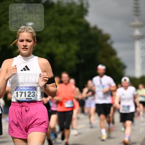 29.06.2025 - hella hamburg halbmarathon Dr. Thomas Lammeyer http://msf.ph/oto/8499513 29.06.2025 10:24:11 Kennedybrücke 1110, 1115, 1145, 2357, 3278, 3631, 3678, 4539, 4562, 4570, 4585, 4614, 4737, 4739, 4979, 5035, 5123, 5251, 5556, 5834, 5849, 5878, 6444, 6796, 6797, 6872, 6874, 7137, 7647, 7744, 7808, 7917, 8387, 9136, 9196, 9735, 10349, 10550, 10622, 11028, 11036, 11434 meine-sportfotos.de