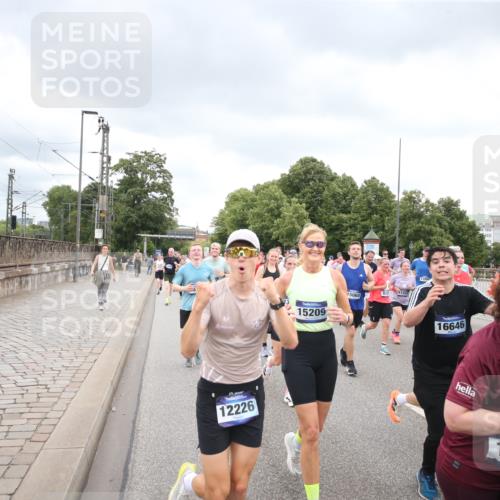 29.06.2025 - hella hamburg halbmarathon Jannik Wohlers http://msf.ph/oto/8499516 29.06.2025 10:56:43 Lombardsbrücke 1207, 2370, 2871, 3387, 3470, 3485, 3723, 3851, 4241, 4485, 4568, 4569, 4611, 4998, 5057, 5316, 5639, 6053, 6284, 6832, 6981, 7416, 7417, 7592, 7787, 7964, 8039, 8197, 8224, 8546, 8679, 9110, 9298, 9299, 9329, 9513, 9570, 9670, 10016, 10142, 10450, 10505, 10632, 11050, 11179, 11323, 11954, 12226, 12476, 12477, 12484, 12535, 12828, 12829, 12832, 12984, 13194, 13224, 13276, 13490, 13513, 13731, 13878, 13986, 14146, 14148, 14414, 15499 meine-sportfotos.de