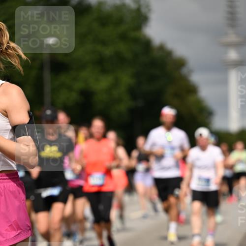 29.06.2025 - hella hamburg halbmarathon Dr. Thomas Lammeyer http://msf.ph/oto/8499528 29.06.2025 10:24:11 Kennedybrücke 1110, 1115, 1145, 2357, 3278, 3631, 3678, 4539, 4562, 4570, 4585, 4614, 4737, 4739, 4979, 5035, 5123, 5251, 5556, 5834, 5849, 5878, 6444, 6796, 6797, 6872, 6874, 7137, 7647, 7744, 7808, 7917, 8387, 9136, 9196, 9735, 10349, 10550, 10622, 11028, 11036, 11434 meine-sportfotos.de