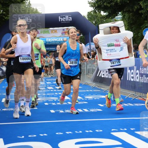 29.06.2025 - hella hamburg halbmarathon Strokosch-Dieckow http://msf.ph/oto/8499530 29.06.2025 10:53:37 Ziel 1030, 1061, 1098, 1499, 1502, 1783, 2058, 2070, 2082, 2518, 2630, 3399, 3819, 5399, 6628, 6762, 8335, 10549, 10895, 11588, 11589, 11604, 12632, 13865, 14702, 14818, 15061, 15113, 15441, 15497, 15856, 16092, 17482, 18143, 18450, 18514, 18612, 18666, 18715 meine-sportfotos.de