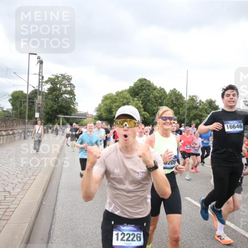 29.06.2025 - hella hamburg halbmarathon Jannik Wohlers http://msf.ph/oto/8499531 29.06.2025 10:56:43 Lombardsbrücke 1207, 2370, 2871, 3387, 3470, 3485, 3723, 3851, 4241, 4485, 4568, 4569, 4611, 4998, 5057, 5316, 5639, 6053, 6284, 6832, 6981, 7416, 7417, 7592, 7787, 7964, 8039, 8197, 8224, 8546, 8679, 9110, 9298, 9299, 9329, 9513, 9570, 9670, 10016, 10142, 10450, 10505, 10632, 11050, 11179, 11323, 11954, 12226, 12476, 12477, 12484, 12535, 12828, 12829, 12832, 12984, 13194, 13224, 13276, 13490, 13513, 13731, 13878, 13986, 14146, 14148, 14414, 15499 meine-sportfotos.de