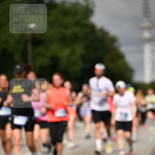 29.06.2025 - hella hamburg halbmarathon Dr. Thomas Lammeyer http://msf.ph/oto/8499539 29.06.2025 10:24:12 Kennedybrücke 1110, 1115, 1145, 2357, 3278, 3678, 4539, 4562, 4570, 4585, 4614, 4737, 4739, 5035, 5123, 5251, 5556, 5659, 5834, 5849, 5878, 6444, 6796, 6797, 6872, 6874, 7137, 7519, 7647, 7744, 7808, 7917, 8387, 9136, 9196, 9735, 10349, 10414, 10550, 10622, 11028, 11036, 11434 meine-sportfotos.de