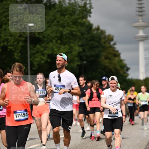 29.06.2025 - hella hamburg halbmarathon Dr. Thomas Lammeyer http://msf.ph/oto/8499555 29.06.2025 10:24:13 Kennedybrücke 1110, 1115, 1145, 2357, 3278, 3678, 4539, 4562, 4570, 4585, 4614, 4737, 4739, 5035, 5123, 5251, 5556, 5659, 5834, 5849, 5878, 6444, 6796, 6797, 6872, 6874, 7137, 7519, 7647, 7739, 7744, 7808, 7917, 8387, 8462, 9136, 9196, 9735, 10349, 10414, 10550, 10622, 11028, 11036, 11434 meine-sportfotos.de