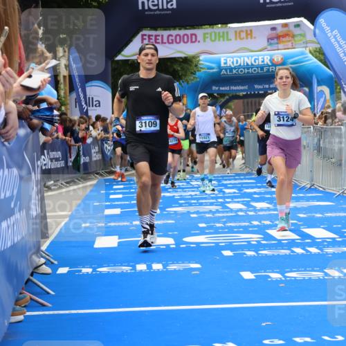 29.06.2025 - hella hamburg halbmarathon Strokosch-Dieckow http://msf.ph/oto/8499580 29.06.2025 10:43:18 Ziel 1675, 2653, 3109, 3124, 3146, 5506, 7093, 8664, 10099, 10237, 13348, 15706, 15921, 16314, 16720, 16997, 17391, 18274, 18304, 18942, 18987, 19009, 19051 meine-sportfotos.de