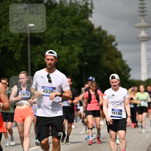 29.06.2025 - hella hamburg halbmarathon Dr. Thomas Lammeyer http://msf.ph/oto/8499583 29.06.2025 10:24:14 Kennedybrücke 1110, 1115, 1145, 2357, 3278, 3678, 4539, 4585, 4614, 4737, 4739, 5035, 5123, 5251, 5556, 5659, 5834, 5849, 5878, 6444, 6796, 6797, 6872, 6874, 7137, 7519, 7647, 7739, 7744, 7808, 7917, 8387, 8462, 9136, 9196, 9735, 10414, 10550, 10622, 11028, 11036, 11434 meine-sportfotos.de