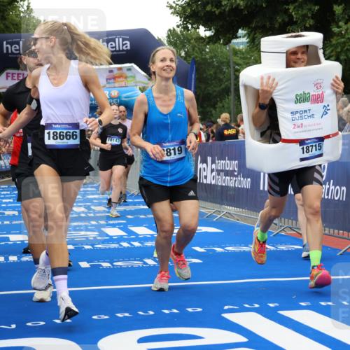 29.06.2025 - hella hamburg halbmarathon Strokosch-Dieckow http://msf.ph/oto/8499589 29.06.2025 10:53:38 Ziel 1030, 1098, 1502, 1783, 2058, 2082, 2518, 2630, 3399, 3819, 5399, 6628, 6762, 6877, 8285, 8335, 10549, 10895, 11588, 11589, 11604, 12632, 13865, 14702, 14818, 15061, 15113, 15441, 15497, 15856, 16092, 17482, 18143, 18450, 18514, 18612, 18666, 18715 meine-sportfotos.de