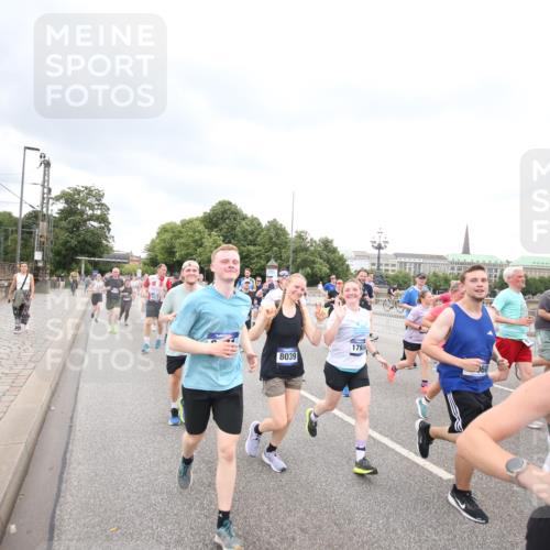 29.06.2025 - hella hamburg halbmarathon Jannik Wohlers http://msf.ph/oto/8499592 29.06.2025 10:56:44 Lombardsbrücke 1207, 2370, 2871, 3195, 3470, 3485, 3723, 3851, 4086, 4106, 4241, 4485, 4568, 4569, 4611, 4998, 5057, 5316, 5639, 6053, 6284, 6832, 6981, 7416, 7417, 7592, 7787, 7964, 8039, 8197, 8224, 8546, 8679, 8851, 9110, 9298, 9299, 9329, 9513, 9570, 9670, 10016, 10142, 10450, 10505, 11050, 11179, 11323, 11954, 12226, 12476, 12477, 12484, 12535, 12698, 12828, 12829, 12832, 12984, 13194, 13224, 13276, 13490, 13513, 13731, 13878, 13986, 14146, 14148, 14414, 15499 meine-sportfotos.de
