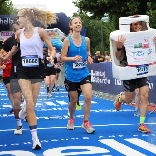 29.06.2025 - hella hamburg halbmarathon Strokosch-Dieckow http://msf.ph/oto/8499601 29.06.2025 10:53:38 Ziel 1030, 1098, 1502, 1783, 2058, 2082, 2518, 2630, 3399, 3819, 5399, 6628, 6762, 6877, 8285, 8335, 10549, 10895, 11588, 11589, 11604, 12632, 13865, 14702, 14818, 15061, 15113, 15441, 15497, 15856, 16092, 17482, 18143, 18450, 18514, 18612, 18666, 18715 meine-sportfotos.de