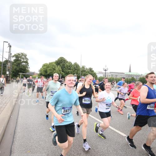 29.06.2025 - hella hamburg halbmarathon Jannik Wohlers http://msf.ph/oto/8499603 29.06.2025 10:56:44 Lombardsbrücke 1207, 2370, 2871, 3195, 3470, 3485, 3723, 3851, 4086, 4106, 4241, 4485, 4568, 4569, 4611, 4998, 5057, 5316, 5639, 6053, 6284, 6832, 6981, 7416, 7417, 7592, 7787, 7964, 8039, 8197, 8224, 8546, 8679, 8851, 9110, 9298, 9299, 9329, 9513, 9570, 9670, 10016, 10142, 10450, 10505, 11050, 11179, 11323, 11954, 12226, 12476, 12477, 12484, 12535, 12698, 12828, 12829, 12832, 12984, 13194, 13224, 13276, 13490, 13513, 13731, 13878, 13986, 14146, 14148, 14414, 15499 meine-sportfotos.de
