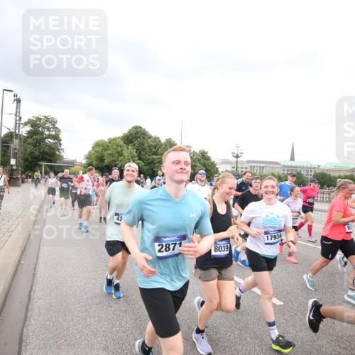 29.06.2025 - hella hamburg halbmarathon Jannik Wohlers http://msf.ph/oto/8499612 29.06.2025 10:56:45 Lombardsbrücke 1207, 2370, 2871, 3195, 3470, 3485, 3723, 3851, 4086, 4106, 4241, 4485, 4568, 4569, 4611, 4998, 5057, 5316, 5639, 6053, 6284, 6832, 6981, 7416, 7417, 7592, 7787, 7964, 8039, 8224, 8546, 8679, 8851, 8853, 9110, 9298, 9299, 9329, 9513, 9570, 9670, 10016, 10142, 10505, 11050, 11179, 11323, 11954, 12226, 12476, 12477, 12484, 12535, 12698, 12828, 12829, 12832, 12984, 13048, 13194, 13224, 13276, 13490, 13513, 13731, 13878, 13986, 14146, 14148, 14414, 15499 meine-sportfotos.de