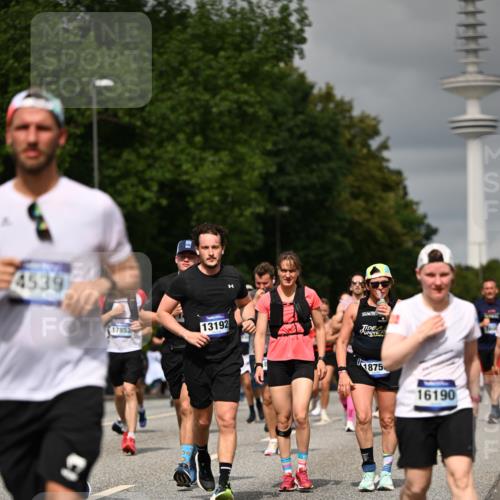 29.06.2025 - hella hamburg halbmarathon Dr. Thomas Lammeyer http://msf.ph/oto/8499620 29.06.2025 10:24:15 Kennedybrücke 1110, 1115, 1145, 2357, 3278, 3678, 4539, 4585, 4614, 4737, 4739, 5035, 5123, 5251, 5556, 5659, 5834, 5849, 5878, 6444, 6796, 6797, 6872, 6874, 7137, 7519, 7647, 7739, 7744, 7808, 7917, 8387, 8462, 9136, 9196, 9735, 10414, 10550, 10622, 11028, 11036, 11434 meine-sportfotos.de