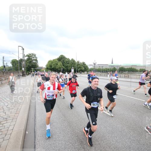 29.06.2025 - hella hamburg halbmarathon Jannik Wohlers http://msf.ph/oto/8499641 29.06.2025 10:56:46 Lombardsbrücke 2041, 2370, 2871, 3195, 3470, 3485, 3723, 3851, 4086, 4106, 4241, 4485, 4568, 4569, 4611, 4998, 5057, 5316, 5639, 6053, 6832, 6981, 7592, 7787, 7964, 8039, 8224, 8546, 8552, 8679, 8851, 8853, 9110, 9298, 9299, 9329, 9430, 9513, 9570, 9670, 10016, 10142, 10505, 11050, 11179, 11323, 11954, 12226, 12476, 12477, 12484, 12535, 12698, 12829, 12832, 12984, 13048, 13194, 13224, 13438, 13490, 13513, 13731, 13878, 13986, 14146, 14148, 14414, 14862, 15499 meine-sportfotos.de