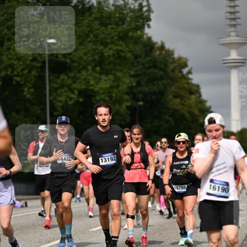 29.06.2025 - hella hamburg halbmarathon Dr. Thomas Lammeyer http://msf.ph/oto/8499650 29.06.2025 10:24:16 Kennedybrücke 1110, 1115, 1145, 2357, 3278, 3678, 4539, 4585, 4614, 4737, 4739, 5123, 5251, 5556, 5659, 5834, 5849, 5878, 6444, 6796, 6797, 6872, 6874, 7137, 7519, 7647, 7739, 7744, 7808, 7917, 8387, 8462, 9136, 9196, 9735, 10414, 10550, 10622, 11028, 11036, 11434 meine-sportfotos.de