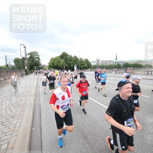 29.06.2025 - hella hamburg halbmarathon Jannik Wohlers http://msf.ph/oto/8499654 29.06.2025 10:56:47 Lombardsbrücke 2041, 2370, 2871, 3195, 3470, 3485, 3723, 3851, 4086, 4106, 4241, 4485, 4568, 4569, 4611, 4998, 5057, 5316, 5639, 6053, 6832, 6981, 7592, 7787, 7964, 8039, 8224, 8546, 8552, 8679, 8851, 8853, 9110, 9298, 9299, 9329, 9430, 9513, 9570, 9670, 10142, 10505, 10913, 10914, 11050, 11179, 11323, 11954, 12226, 12476, 12477, 12484, 12535, 12698, 12829, 12832, 12984, 13048, 13194, 13224, 13438, 13490, 13513, 13731, 13878, 13986, 14146, 14148, 14366, 14414, 14862, 15499 meine-sportfotos.de
