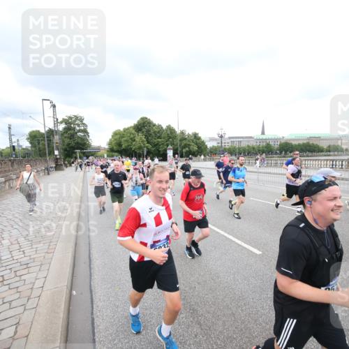 29.06.2025 - hella hamburg halbmarathon Jannik Wohlers http://msf.ph/oto/8499659 29.06.2025 10:56:47 Lombardsbrücke 2041, 2370, 2871, 3195, 3470, 3485, 3723, 3851, 4086, 4106, 4241, 4485, 4568, 4569, 4611, 4998, 5057, 5316, 5639, 6053, 6832, 6981, 7592, 7787, 7964, 8039, 8224, 8546, 8552, 8679, 8851, 8853, 9110, 9298, 9299, 9329, 9430, 9513, 9570, 9670, 10142, 10505, 10913, 10914, 11050, 11179, 11323, 11954, 12226, 12476, 12477, 12484, 12535, 12698, 12829, 12832, 12984, 13048, 13194, 13224, 13438, 13490, 13513, 13731, 13878, 13986, 14146, 14148, 14366, 14414, 14862, 15499 meine-sportfotos.de