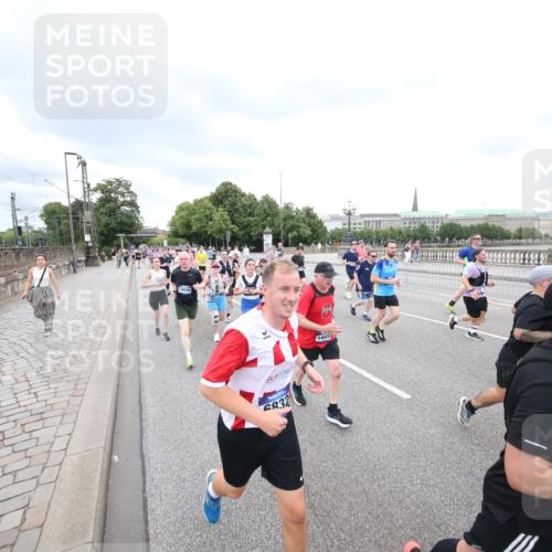 29.06.2025 - hella hamburg halbmarathon Jannik Wohlers http://msf.ph/oto/8499663 29.06.2025 10:56:47 Lombardsbrücke 2041, 2370, 2871, 3195, 3470, 3485, 3723, 3851, 4086, 4106, 4241, 4485, 4568, 4569, 4611, 4998, 5057, 5316, 5639, 6053, 6832, 6981, 7592, 7787, 7964, 8039, 8224, 8546, 8552, 8679, 8851, 8853, 9110, 9298, 9299, 9329, 9430, 9513, 9570, 9670, 10142, 10505, 10913, 10914, 11050, 11179, 11323, 11954, 12226, 12476, 12477, 12484, 12535, 12698, 12829, 12832, 12984, 13048, 13194, 13224, 13438, 13490, 13513, 13731, 13878, 13986, 14146, 14148, 14366, 14414, 14862, 15499 meine-sportfotos.de