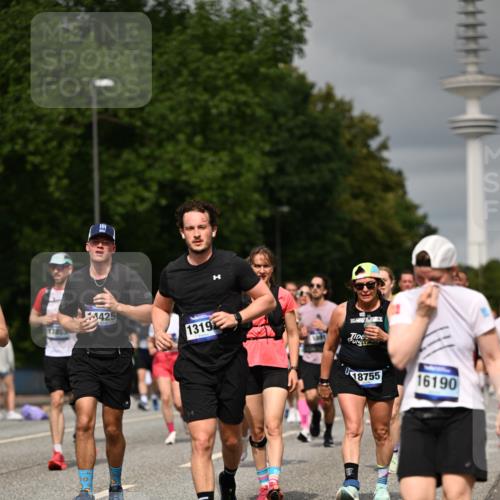 29.06.2025 - hella hamburg halbmarathon Dr. Thomas Lammeyer http://msf.ph/oto/8499669 29.06.2025 10:24:16 Kennedybrücke 1110, 1115, 1145, 2357, 3278, 3678, 4539, 4585, 4614, 4737, 4739, 5123, 5251, 5556, 5659, 5834, 5849, 5878, 6444, 6796, 6797, 6872, 6874, 7137, 7519, 7647, 7739, 7744, 7808, 7917, 8387, 8462, 9136, 9196, 9735, 10414, 10550, 10622, 11028, 11036, 11434 meine-sportfotos.de