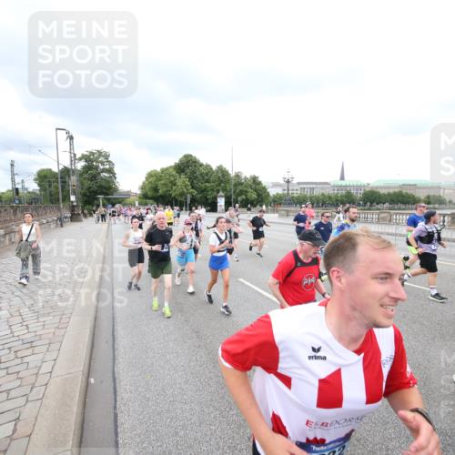 29.06.2025 - hella hamburg halbmarathon Jannik Wohlers http://msf.ph/oto/8499680 29.06.2025 10:56:47 Lombardsbrücke 2041, 2370, 2871, 3195, 3470, 3485, 3723, 3851, 4086, 4106, 4241, 4485, 4568, 4569, 4611, 4998, 5057, 5316, 5639, 6053, 6832, 6981, 7592, 7787, 7964, 8039, 8224, 8546, 8552, 8679, 8851, 8853, 9110, 9298, 9299, 9329, 9430, 9513, 9570, 9670, 10142, 10505, 10913, 10914, 11050, 11179, 11323, 11954, 12226, 12476, 12477, 12484, 12535, 12698, 12829, 12832, 12984, 13048, 13194, 13224, 13438, 13490, 13513, 13731, 13878, 13986, 14146, 14148, 14366, 14414, 14862, 15499 meine-sportfotos.de