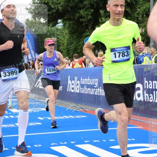 29.06.2025 - hella hamburg halbmarathon Strokosch-Dieckow http://msf.ph/oto/8499686 29.06.2025 10:53:34 Ziel 1030, 1061, 1098, 1499, 1502, 1783, 2058, 2070, 2630, 3399, 3819, 5399, 5866, 6628, 6762, 10549, 10895, 11068, 11588, 11589, 11604, 12632, 12909, 13865, 13912, 15061, 15113, 15441, 15497, 15856, 16092, 17482, 17710, 18143, 18450, 18612, 18666, 18715 meine-sportfotos.de