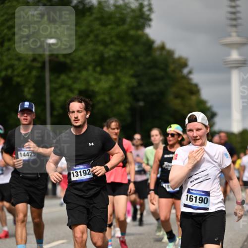 29.06.2025 - hella hamburg halbmarathon Dr. Thomas Lammeyer http://msf.ph/oto/8499692 29.06.2025 10:24:17 Kennedybrücke 1110, 1115, 1145, 2357, 3278, 3678, 4539, 4585, 4614, 4737, 4739, 5123, 5251, 5556, 5659, 5834, 5849, 6444, 6797, 6872, 6874, 7137, 7519, 7647, 7739, 7744, 7808, 7917, 8387, 8462, 9136, 9196, 9735, 10414, 10550, 10622, 11028, 11036, 11434 meine-sportfotos.de