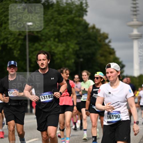 29.06.2025 - hella hamburg halbmarathon Dr. Thomas Lammeyer http://msf.ph/oto/8499697 29.06.2025 10:24:17 Kennedybrücke 1110, 1115, 1145, 2357, 3278, 3678, 4539, 4585, 4614, 4737, 4739, 5123, 5251, 5556, 5659, 5834, 5849, 6444, 6797, 6872, 6874, 7137, 7519, 7647, 7739, 7744, 7808, 7917, 8387, 8462, 9136, 9196, 9735, 10414, 10550, 10622, 11028, 11036, 11434 meine-sportfotos.de