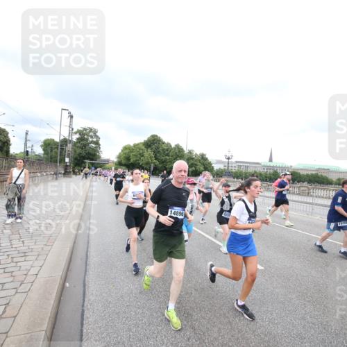 29.06.2025 - hella hamburg halbmarathon Jannik Wohlers http://msf.ph/oto/8499698 29.06.2025 10:56:48 Lombardsbrücke 2041, 2370, 2871, 3195, 3470, 3485, 3723, 3851, 4086, 4106, 4241, 4485, 4568, 4569, 4611, 4998, 5057, 5316, 5639, 6053, 6832, 6981, 7592, 7787, 7964, 8039, 8224, 8546, 8552, 8679, 8851, 8853, 9110, 9298, 9299, 9329, 9430, 9513, 9570, 9670, 9824, 10142, 10505, 10913, 10914, 11050, 11179, 11323, 11954, 12226, 12476, 12477, 12484, 12535, 12698, 12829, 12832, 12984, 13048, 13194, 13224, 13438, 13490, 13513, 13731, 13878, 13986, 14146, 14148, 14366, 14414, 14862, 15499 meine-sportfotos.de