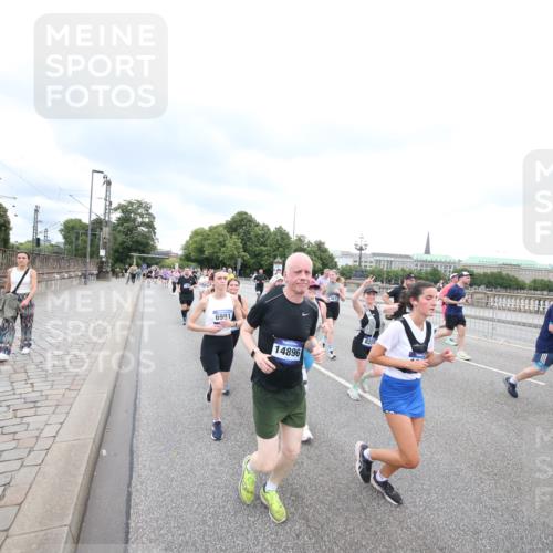 29.06.2025 - hella hamburg halbmarathon Jannik Wohlers http://msf.ph/oto/8499704 29.06.2025 10:56:48 Lombardsbrücke 2041, 2370, 2871, 3195, 3470, 3485, 3723, 3851, 4086, 4106, 4241, 4485, 4568, 4569, 4611, 4998, 5057, 5316, 5639, 6053, 6832, 6981, 7592, 7787, 7964, 8039, 8224, 8546, 8552, 8679, 8851, 8853, 9110, 9298, 9299, 9329, 9430, 9513, 9570, 9670, 9824, 10142, 10505, 10913, 10914, 11050, 11179, 11323, 11954, 12226, 12476, 12477, 12484, 12535, 12698, 12829, 12832, 12984, 13048, 13194, 13224, 13438, 13490, 13513, 13731, 13878, 13986, 14146, 14148, 14366, 14414, 14862, 15499 meine-sportfotos.de