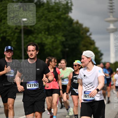 29.06.2025 - hella hamburg halbmarathon Dr. Thomas Lammeyer http://msf.ph/oto/8499711 29.06.2025 10:24:17 Kennedybrücke 1110, 1115, 1145, 2357, 3278, 3678, 4539, 4585, 4614, 4737, 4739, 5123, 5251, 5556, 5659, 5834, 5849, 6444, 6797, 6872, 6874, 7137, 7519, 7647, 7739, 7744, 7808, 7917, 8387, 8462, 9136, 9196, 9735, 10414, 10550, 10622, 11028, 11036, 11434 meine-sportfotos.de