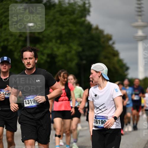 29.06.2025 - hella hamburg halbmarathon Dr. Thomas Lammeyer http://msf.ph/oto/8499723 29.06.2025 10:24:18 Kennedybrücke 1110, 1115, 1145, 2357, 3278, 3678, 4539, 4585, 4614, 4737, 4739, 5123, 5556, 5659, 5834, 5849, 5937, 6444, 6874, 7137, 7519, 7739, 7744, 7808, 7917, 8387, 8462, 8588, 9136, 9196, 9735, 10414, 10550, 10622, 11028, 11036, 11434 meine-sportfotos.de