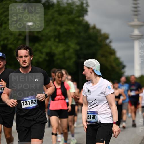 29.06.2025 - hella hamburg halbmarathon Dr. Thomas Lammeyer http://msf.ph/oto/8499730 29.06.2025 10:24:18 Kennedybrücke 1110, 1115, 1145, 2357, 3278, 3678, 4539, 4585, 4614, 4737, 4739, 5123, 5556, 5659, 5834, 5849, 5937, 6444, 6874, 7137, 7519, 7739, 7744, 7808, 7917, 8387, 8462, 8588, 9136, 9196, 9735, 10414, 10550, 10622, 11028, 11036, 11434 meine-sportfotos.de