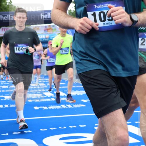 29.06.2025 - hella hamburg halbmarathon Strokosch-Dieckow http://msf.ph/oto/8499748 29.06.2025 10:53:33 Ziel 1030, 1061, 1098, 1499, 1502, 1783, 2058, 2070, 2630, 3399, 3819, 5399, 5866, 6628, 6762, 10549, 10895, 11068, 11588, 11589, 11604, 12632, 12909, 13865, 13912, 15061, 15113, 15441, 15497, 15856, 16092, 17710, 18143, 18450, 18612, 18666, 18715 meine-sportfotos.de