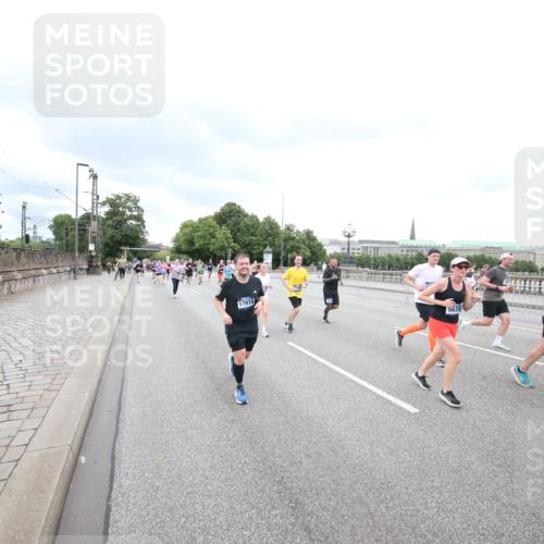 29.06.2025 - hella hamburg halbmarathon Jannik Wohlers http://msf.ph/oto/8499751 29.06.2025 10:56:50 Lombardsbrücke 2041, 2370, 2871, 3195, 3470, 3723, 3851, 4086, 4106, 4241, 4485, 4611, 4998, 5057, 5316, 5639, 5738, 6053, 6832, 6981, 7592, 7728, 7787, 8039, 8224, 8287, 8546, 8552, 8679, 8851, 8853, 9110, 9298, 9299, 9329, 9430, 9513, 9570, 9670, 9824, 10142, 10505, 10913, 10914, 11050, 11179, 11323, 11954, 12226, 12306, 12396, 12476, 12477, 12484, 12535, 12698, 12832, 12984, 13048, 13224, 13438, 13490, 13513, 13697, 13731, 13878, 13986, 14146, 14148, 14366, 14414, 14862 meine-sportfotos.de