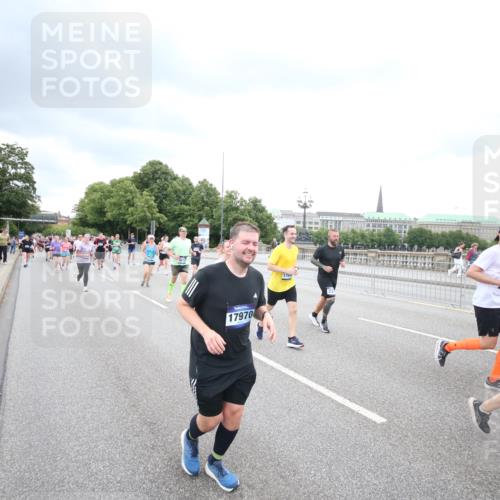 29.06.2025 - hella hamburg halbmarathon Jannik Wohlers http://msf.ph/oto/8499759 29.06.2025 10:56:51 Lombardsbrücke 2041, 2370, 2871, 3195, 3470, 3723, 3851, 4086, 4106, 4180, 4241, 4485, 4611, 4998, 5057, 5316, 5639, 5738, 6053, 6832, 6981, 7592, 7728, 7787, 8039, 8224, 8287, 8546, 8552, 8679, 8851, 8853, 9110, 9298, 9299, 9329, 9430, 9513, 9570, 9670, 9824, 10142, 10505, 10913, 10914, 11050, 11179, 11323, 11954, 12226, 12306, 12396, 12476, 12477, 12484, 12535, 12698, 12832, 12984, 13048, 13224, 13438, 13490, 13513, 13697, 13731, 13878, 13986, 14146, 14148, 14366, 14414, 14862 meine-sportfotos.de