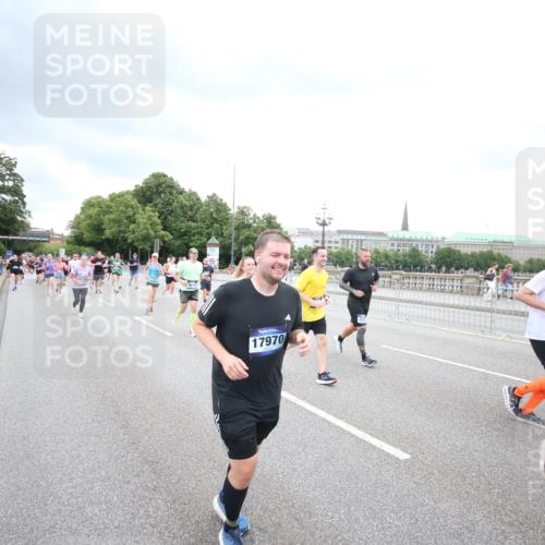 29.06.2025 - hella hamburg halbmarathon Jannik Wohlers http://msf.ph/oto/8499764 29.06.2025 10:56:51 Lombardsbrücke 2041, 2370, 2871, 3195, 3470, 3723, 3851, 4086, 4106, 4180, 4241, 4485, 4611, 4998, 5057, 5316, 5639, 5738, 6053, 6832, 6981, 7592, 7728, 7787, 8039, 8224, 8287, 8546, 8552, 8679, 8851, 8853, 9110, 9298, 9299, 9329, 9430, 9513, 9570, 9670, 9824, 10142, 10505, 10913, 10914, 11050, 11179, 11323, 11954, 12226, 12306, 12396, 12476, 12477, 12484, 12535, 12698, 12832, 12984, 13048, 13224, 13438, 13490, 13513, 13697, 13731, 13878, 13986, 14146, 14148, 14366, 14414, 14862 meine-sportfotos.de