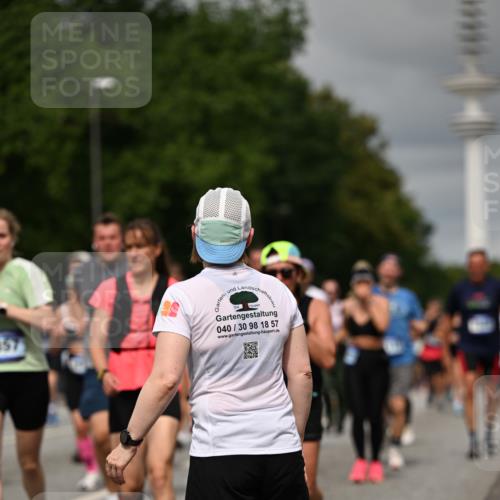 29.06.2025 - hella hamburg halbmarathon Dr. Thomas Lammeyer http://msf.ph/oto/8499786 29.06.2025 10:24:19 Kennedybrücke 1110, 1115, 1145, 1534, 2357, 3278, 3678, 4539, 4585, 4614, 4737, 4739, 5123, 5556, 5659, 5834, 5849, 5937, 6444, 6874, 7101, 7137, 7519, 7739, 7744, 7808, 7917, 8387, 8462, 8588, 9136, 9196, 9735, 10414, 10550, 10595, 10622, 11028, 11036, 11434 meine-sportfotos.de