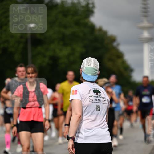 29.06.2025 - hella hamburg halbmarathon Dr. Thomas Lammeyer http://msf.ph/oto/8499809 29.06.2025 10:24:20 Kennedybrücke 1046, 1069, 1110, 1115, 1145, 1534, 2357, 3278, 3678, 4539, 4585, 4614, 4737, 4739, 5123, 5556, 5659, 5831, 5834, 5849, 5937, 6444, 7101, 7137, 7519, 7739, 7744, 7808, 7917, 8387, 8462, 8588, 9136, 9196, 9735, 10414, 10550, 10595, 10622, 11028, 11036, 11434 meine-sportfotos.de