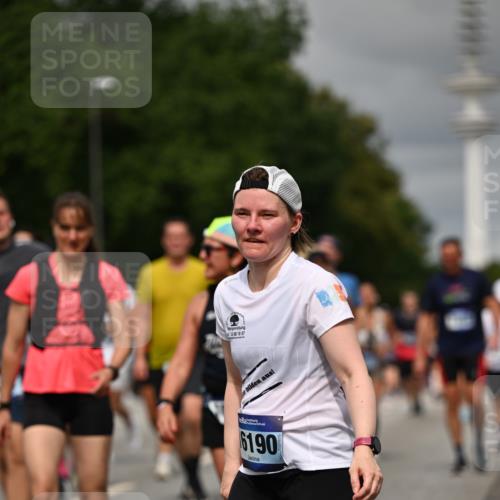 29.06.2025 - hella hamburg halbmarathon Dr. Thomas Lammeyer http://msf.ph/oto/8499831 29.06.2025 10:24:20 Kennedybrücke 1046, 1069, 1110, 1115, 1145, 1534, 2357, 3278, 3678, 4539, 4585, 4614, 4737, 4739, 5123, 5556, 5659, 5831, 5834, 5849, 5937, 6444, 7101, 7137, 7519, 7739, 7744, 7808, 7917, 8387, 8462, 8588, 9136, 9196, 9735, 10414, 10550, 10595, 10622, 11028, 11036, 11434 meine-sportfotos.de